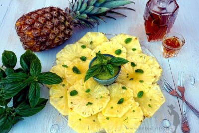 carpaccio ananas con salsa al basilico
