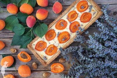 crostata albicocche lavanda