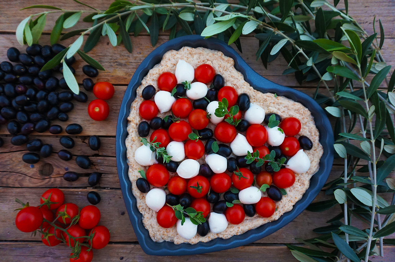 FOCACCIA POMODORINI OLIVE